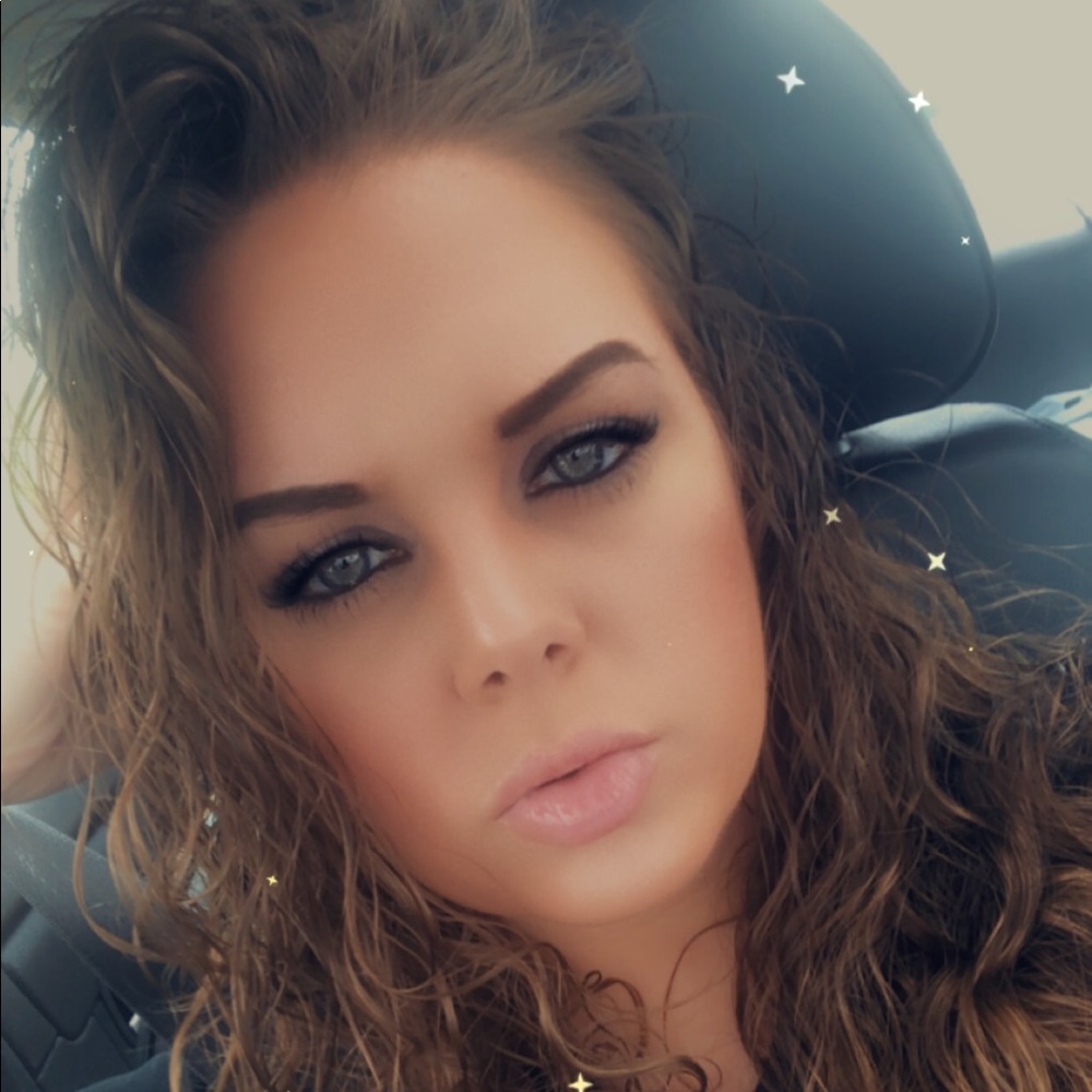 Meet your Posher, Ashley